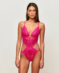 Body en dentelle avec broderies florales et détail bijou