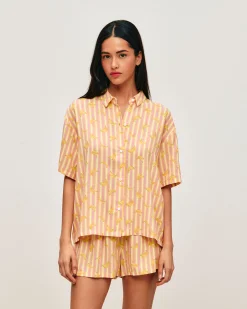 Ensemble chemise et short à rayures et motifs bananes