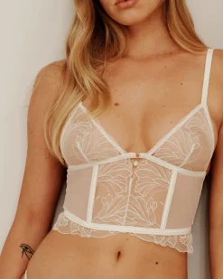 Guêpière en mesh avec broderies florales et pendentif perle