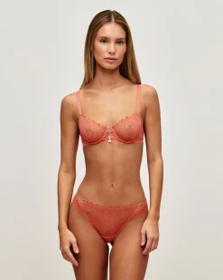Soutien-gorge corbeille en dentelle avec fil lurex doré et bijou