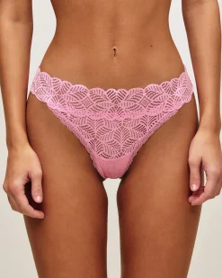 String en dentelle