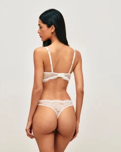 String en dentelle