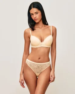 String en dentelle