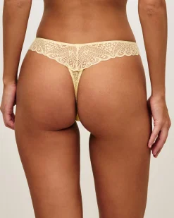 String en dentelle avec fil lurex doré