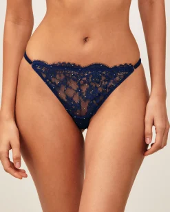 String en dentelle à strass argentés