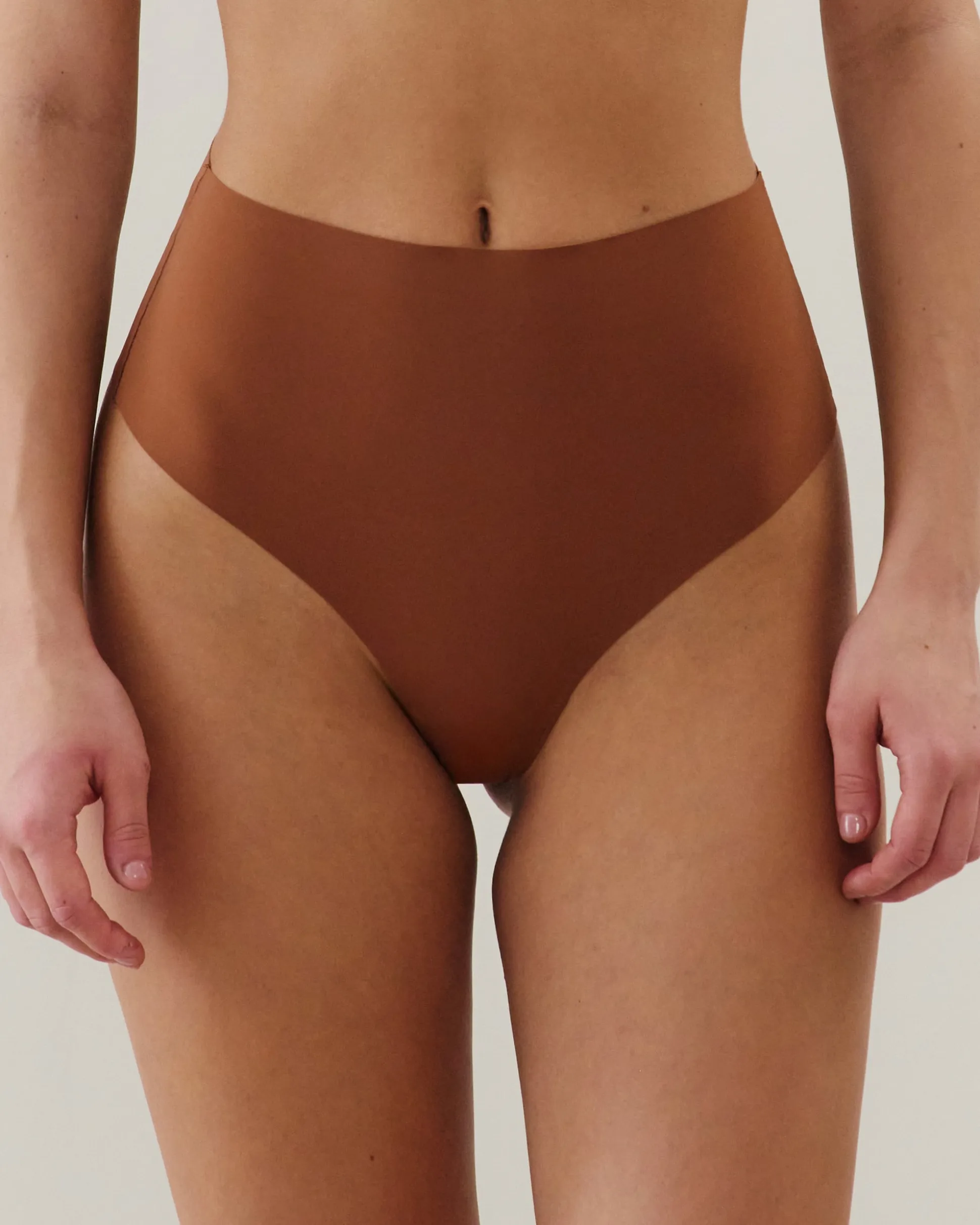 String taille haute en microfibre