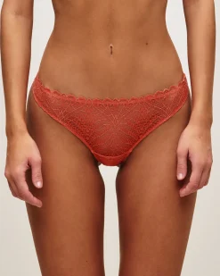 Tanga en dentelle avec fil lurex doré et bijou